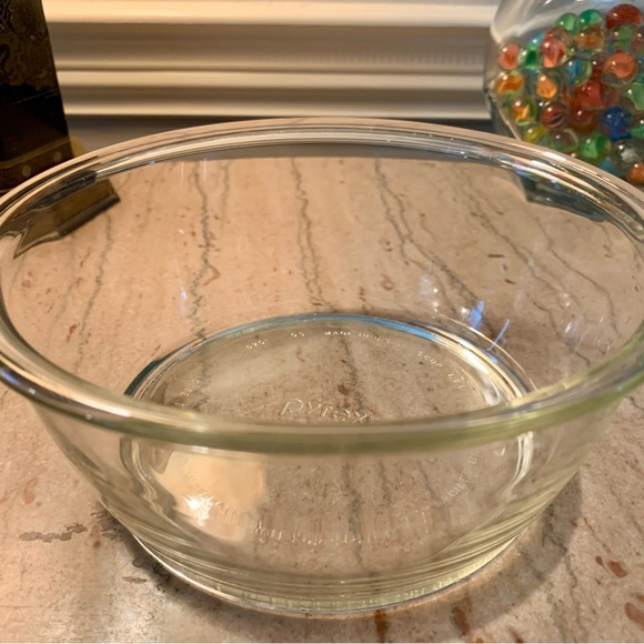 Pyrex Round Clear Glass 5 Cup Casserole Dish - Picture 4 of 10